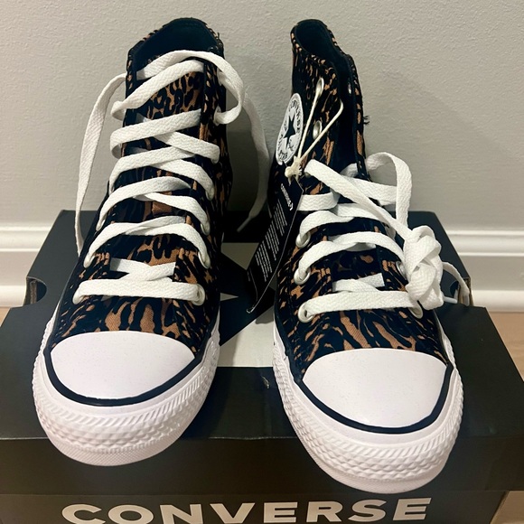 Converse Leopard Print High Tops – Women’s 6.5 NWT - Picture 2 of 4